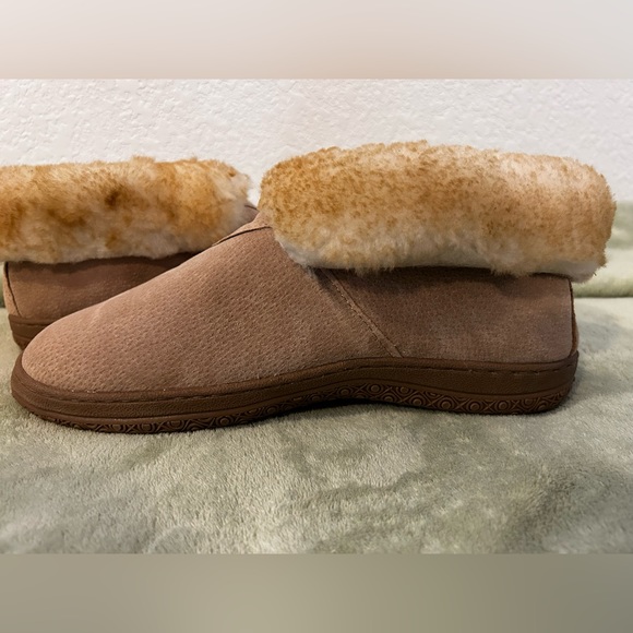 Men’s size 11 Old Friend Footwear Suede and Fleece Bootee in Color Chestnut - Picture 3 of 3